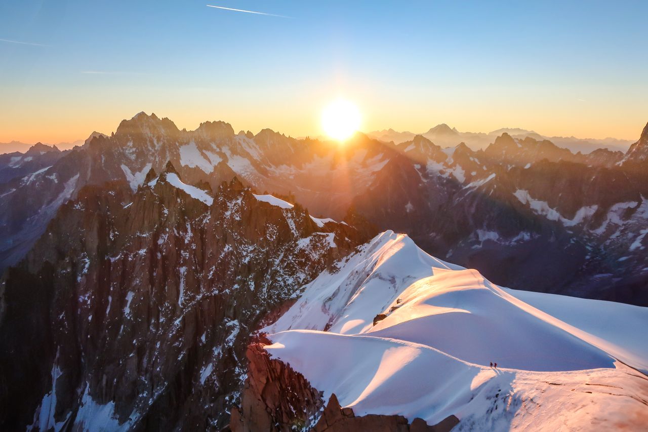 coucher de soleil sur la montagne